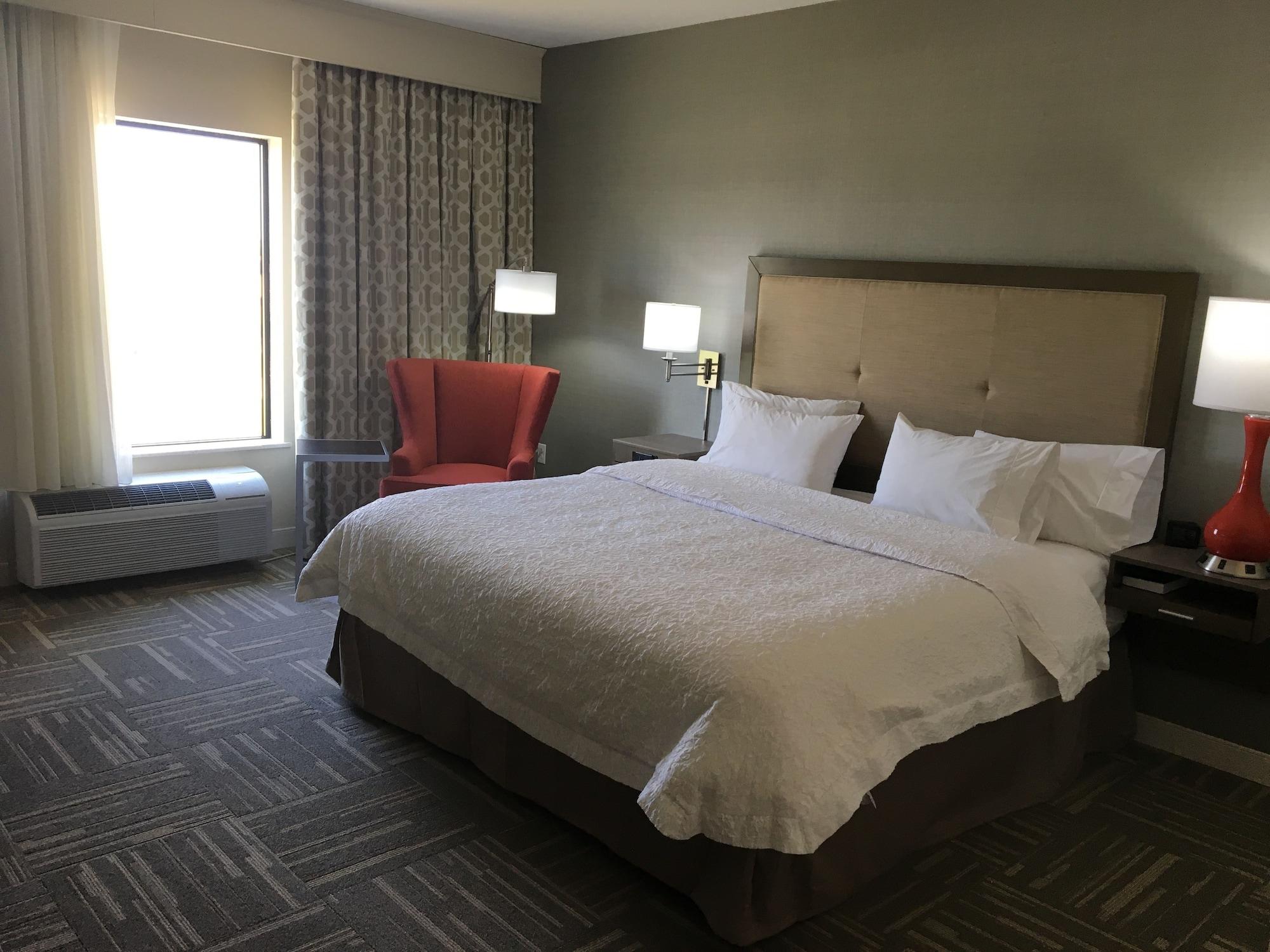 Hampton Inn Mcpherson Екстер'єр фото