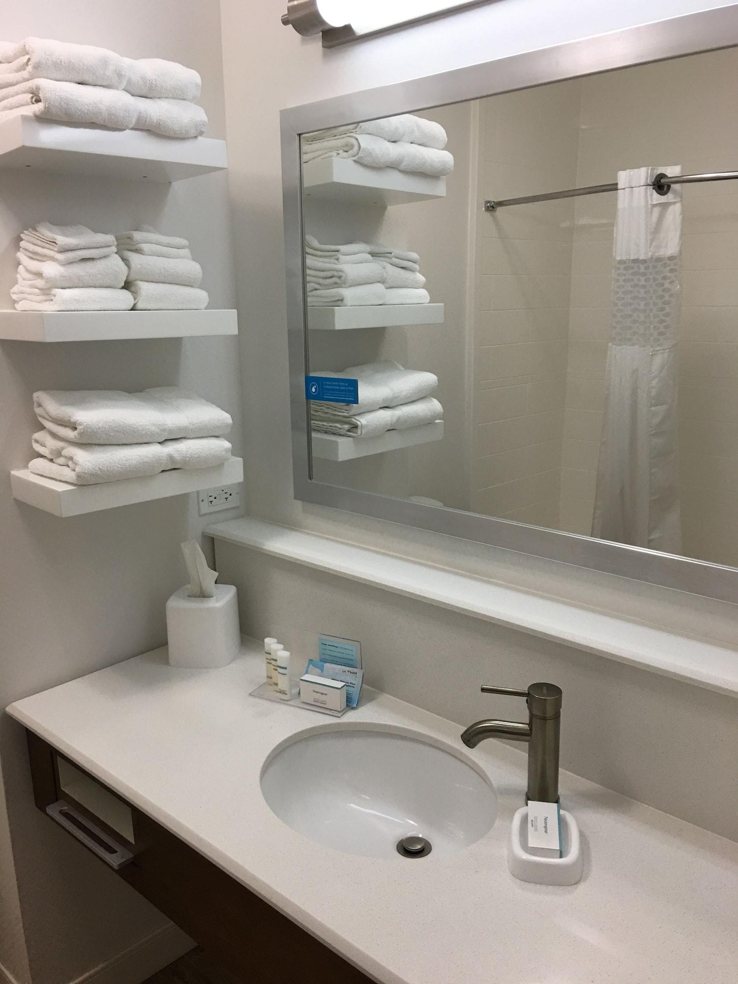 Hampton Inn Mcpherson Екстер'єр фото