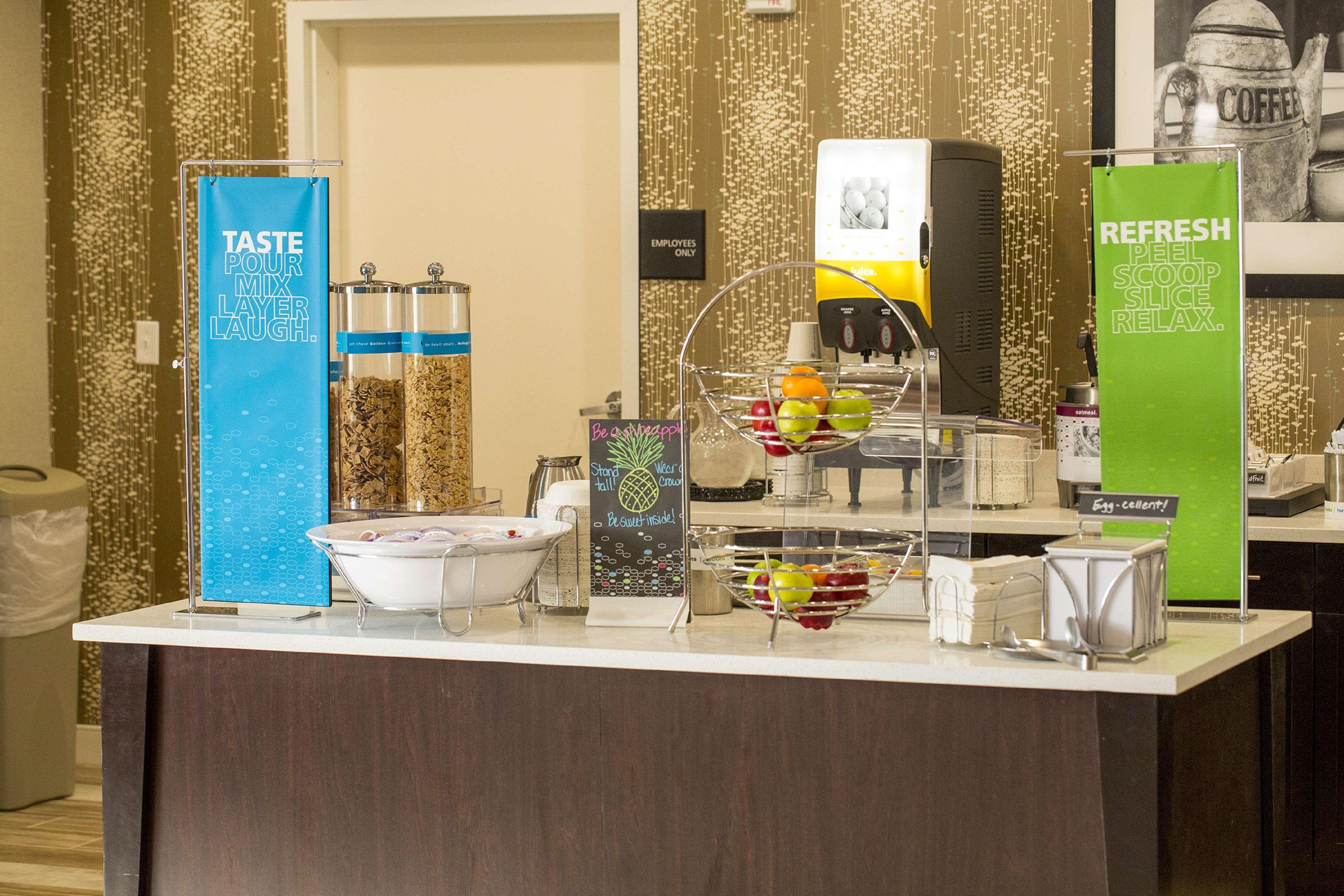 Hampton Inn Mcpherson Екстер'єр фото