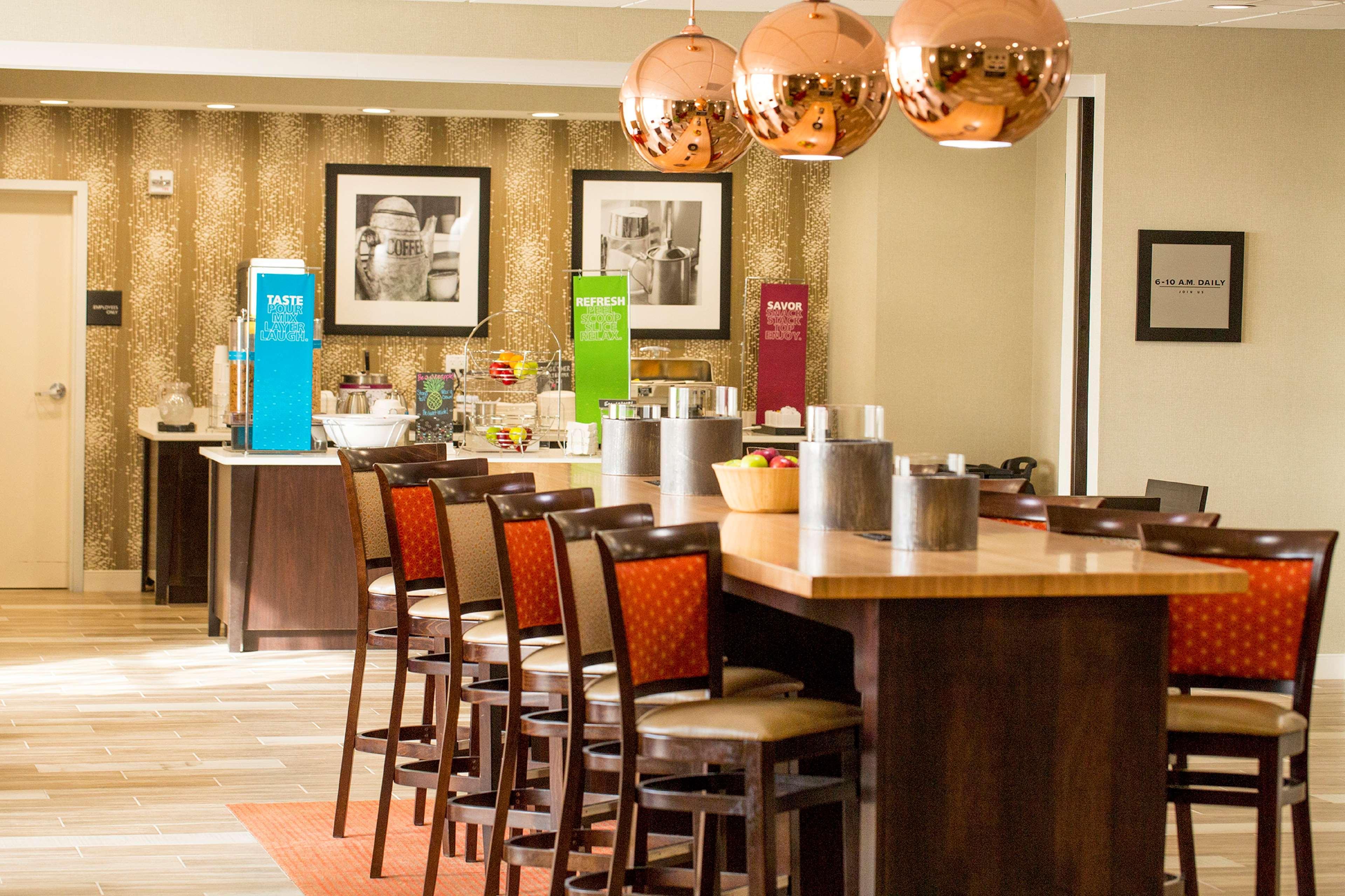 Hampton Inn Mcpherson Екстер'єр фото