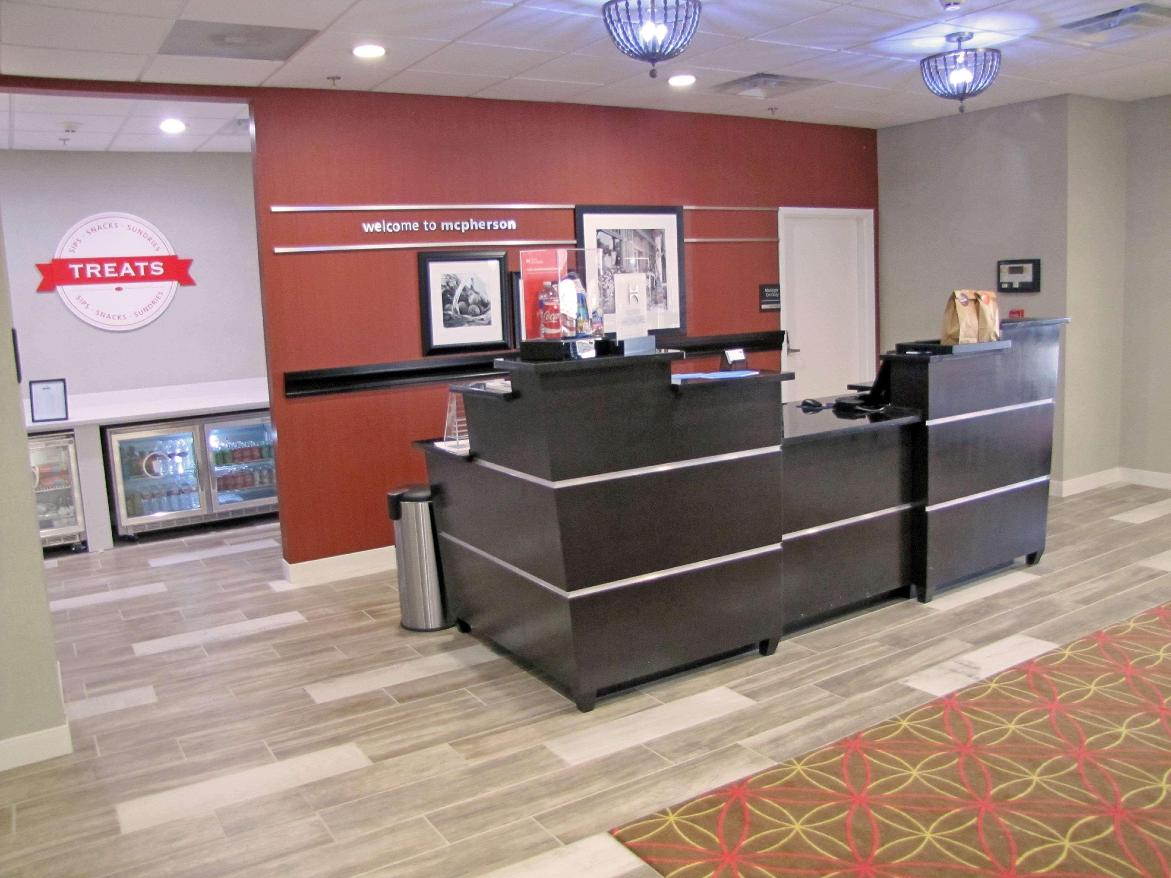 Hampton Inn Mcpherson Екстер'єр фото
