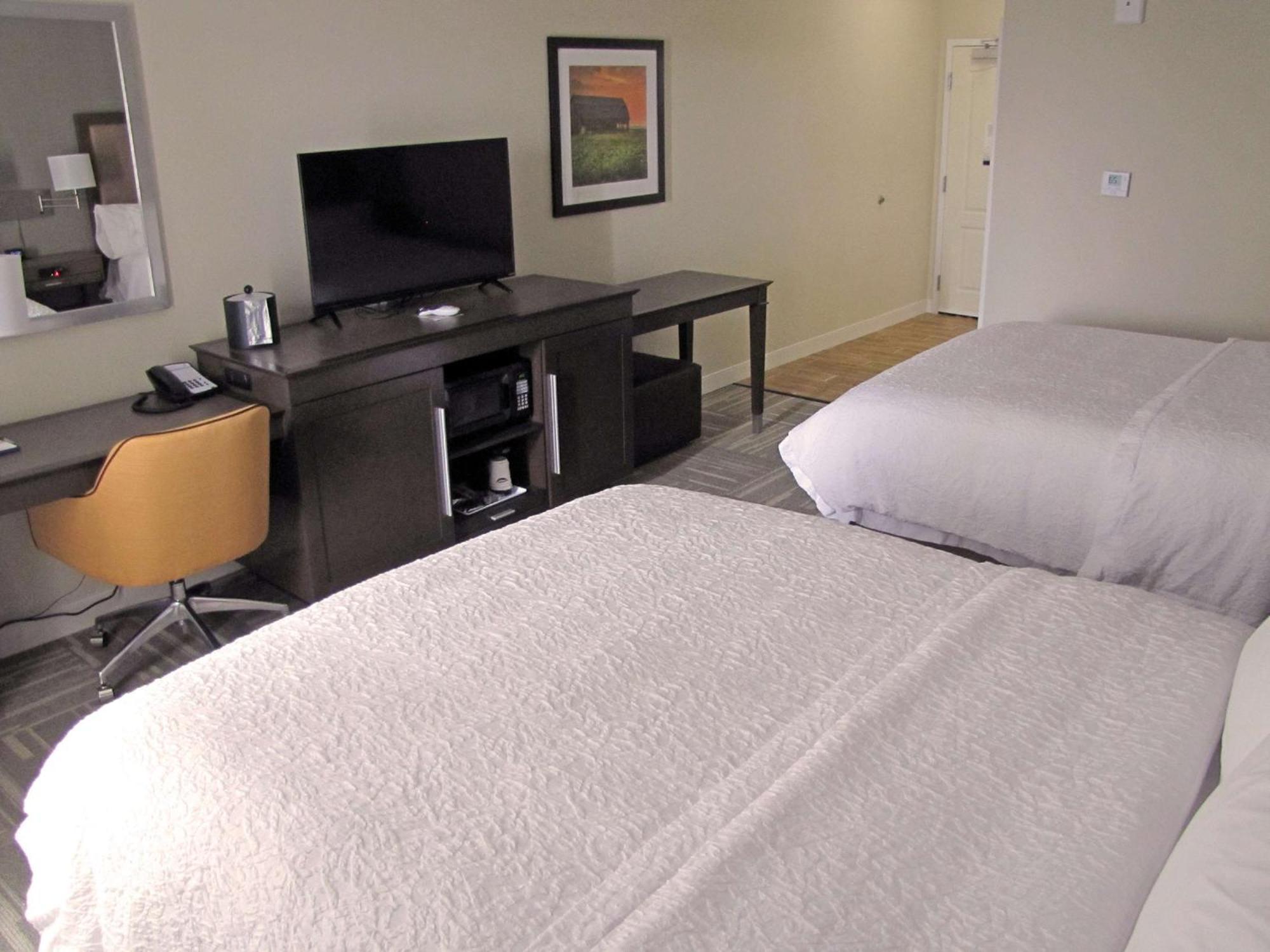 Hampton Inn Mcpherson Екстер'єр фото