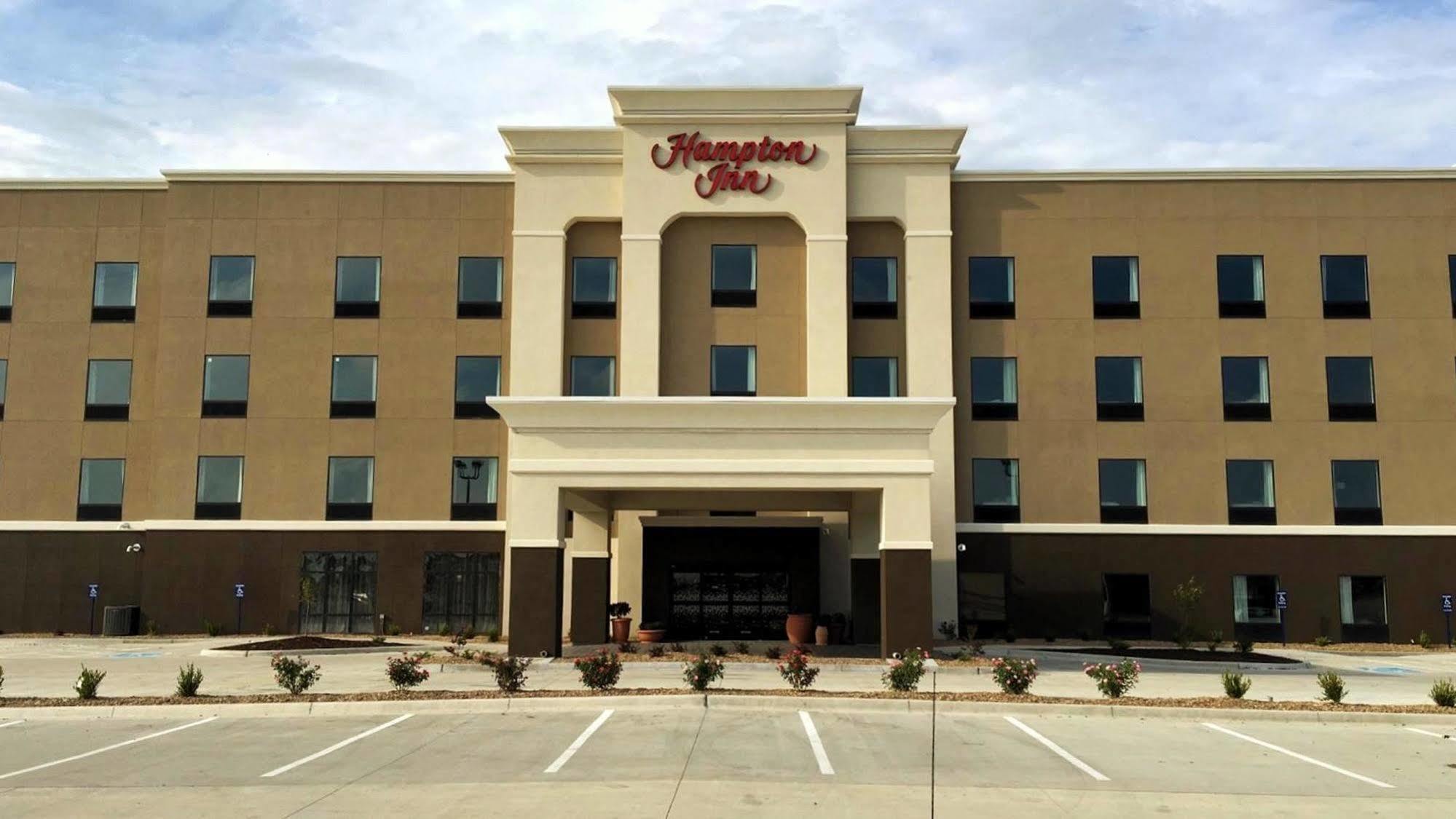 Hampton Inn Mcpherson Екстер'єр фото